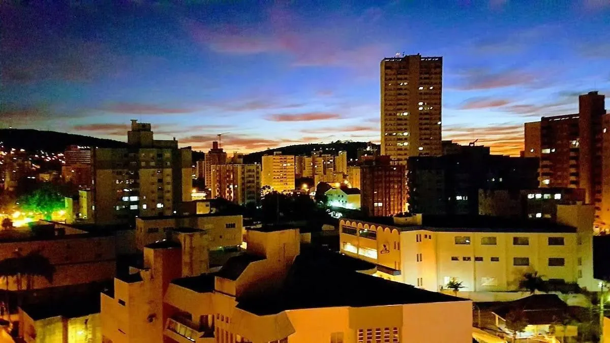 Quarto Home Office No Centro Com Cama Box De Solteiro - Wifi - Tv - Banheiro - Sala De Estar E Cozinha - Apto Compartilhado Com Anfitrioes Experientes Em Hospedar - Superhost No Bnb 5 Estrelas Criciuma  Appartement Criciuma (Santa Catarina)