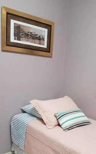 Quarto Home Office No Centro Com Cama Box De Solteiro - Wifi - Tv - Banheiro - Sala De Estar E Cozinha - Apto Compartilhado Com Anfitrioes Experientes Em Hospedar - Superhost No Bnb 5 Estrelas Criciuma  0*, Criciuma (Santa Catarina)