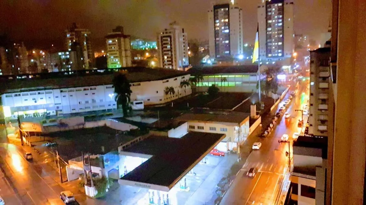 Apartamento Quarto Home Office No Centro Com Cama Box De Solteiro - Wifi - Tv - Banheiro - Sala De Estar E Cozinha - Apto Compartilhado Com Anfitrioes Experientes Em Hospedar - Superhost No Bnb 5 Estrelas Criciuma  Brasil